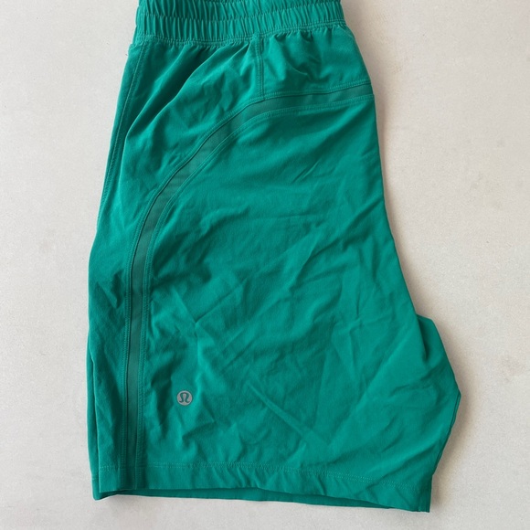 Lululemon men’s pace breaker linerless shorts green - Picture 3 of 6